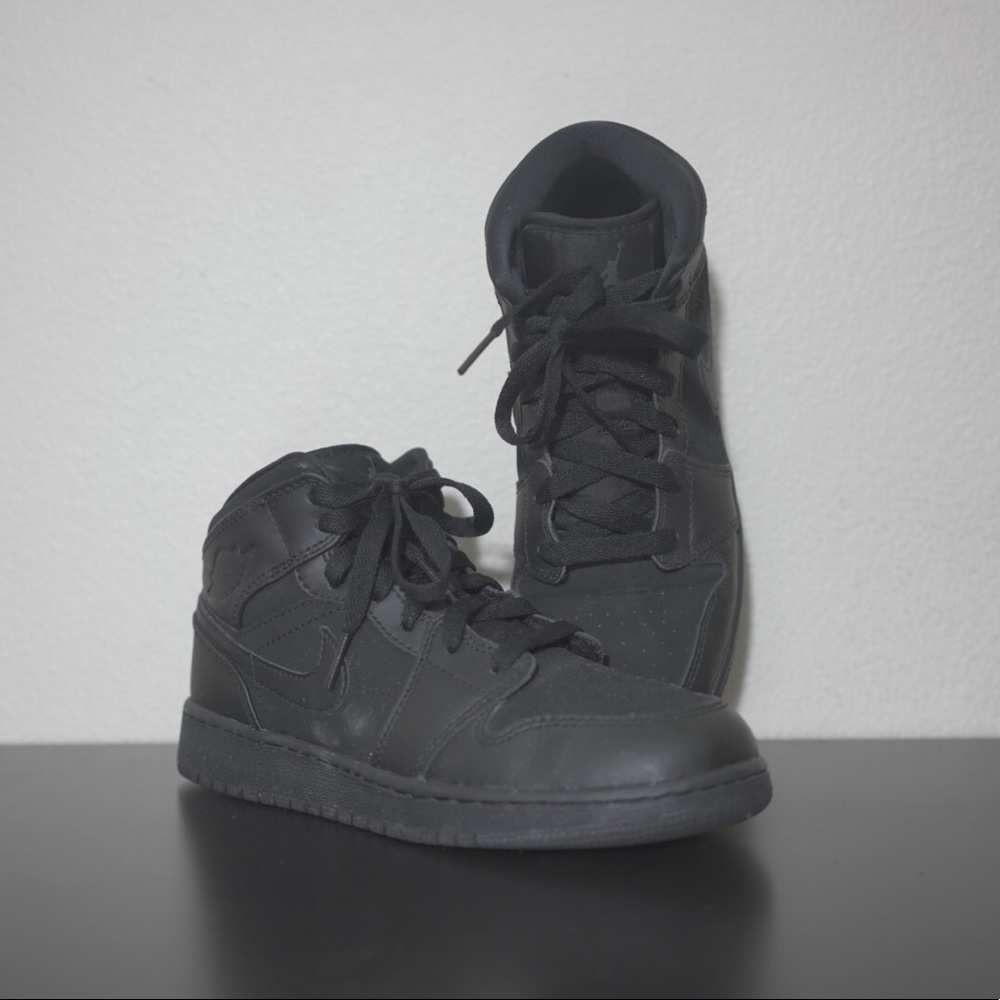 Air Jordan 1 Mid Top Shoes